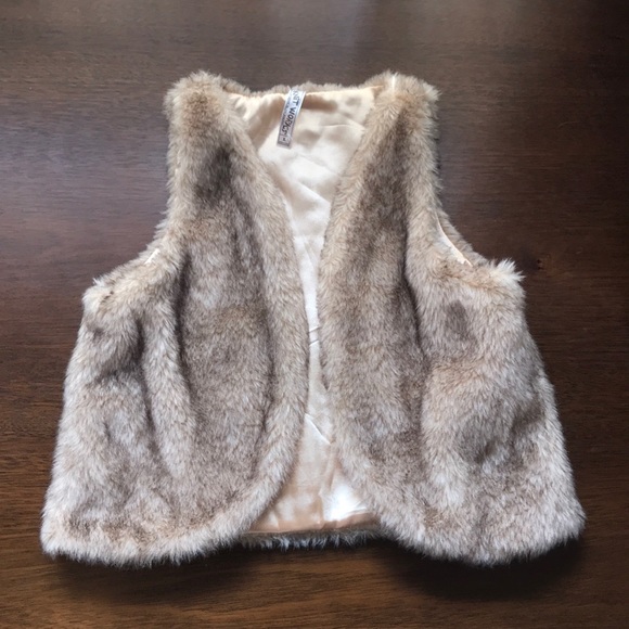 Knitworks Other - Knitworks Faux Fur Vest